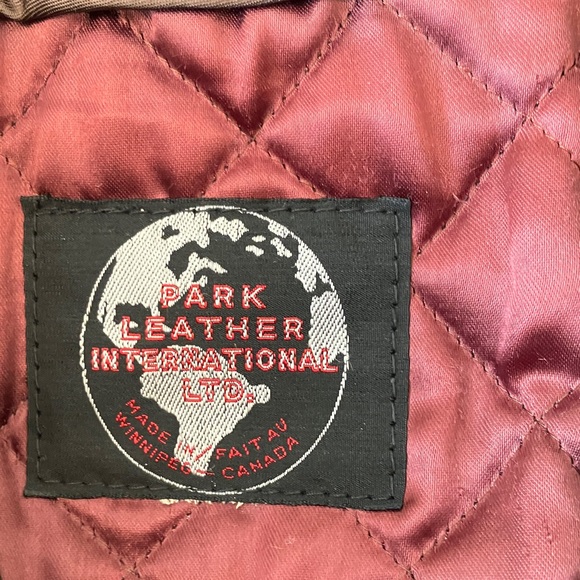 Vintage chocolate brown suede coat with sable fox fur trim - Picture 3 of 9